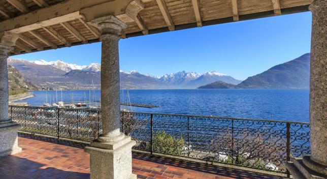 Villa fronte lago a Pianello-del-Lario