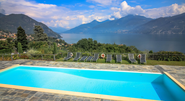 Appartamento moderno con vista panoramica e piscina