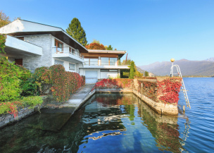 Villa fronte lago Maggiore