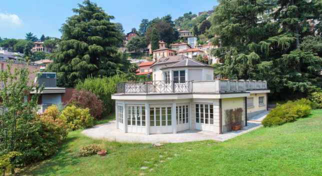 Villa di lusso a pochi passi dal lago